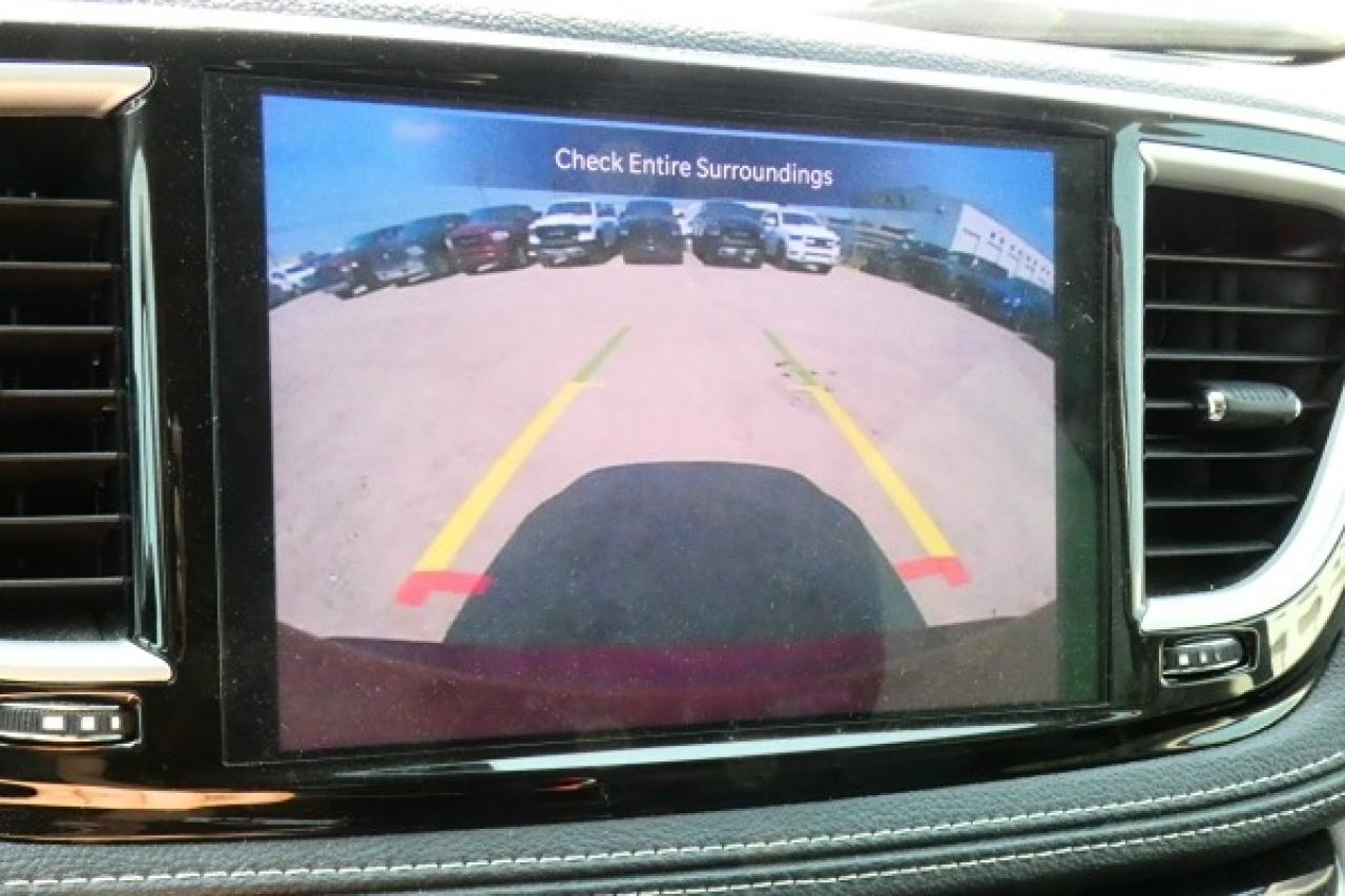 2024 Chrysler Pacifica Touring-L FWD w/Htd Leather, Htd wheel, BUC - Photo #14