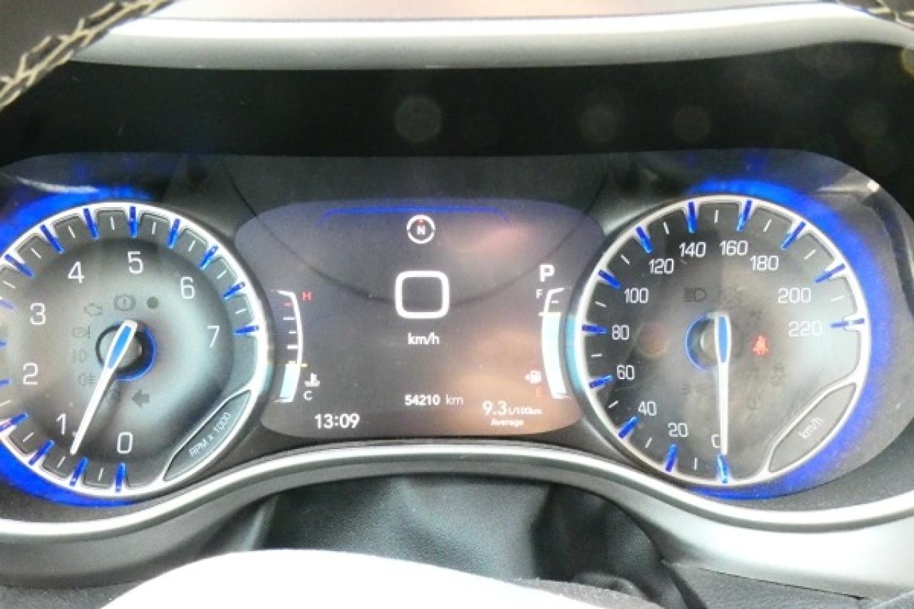 2024 Chrysler Pacifica Touring-L FWD w/Htd Leather, Htd wheel, BUC - Photo #13