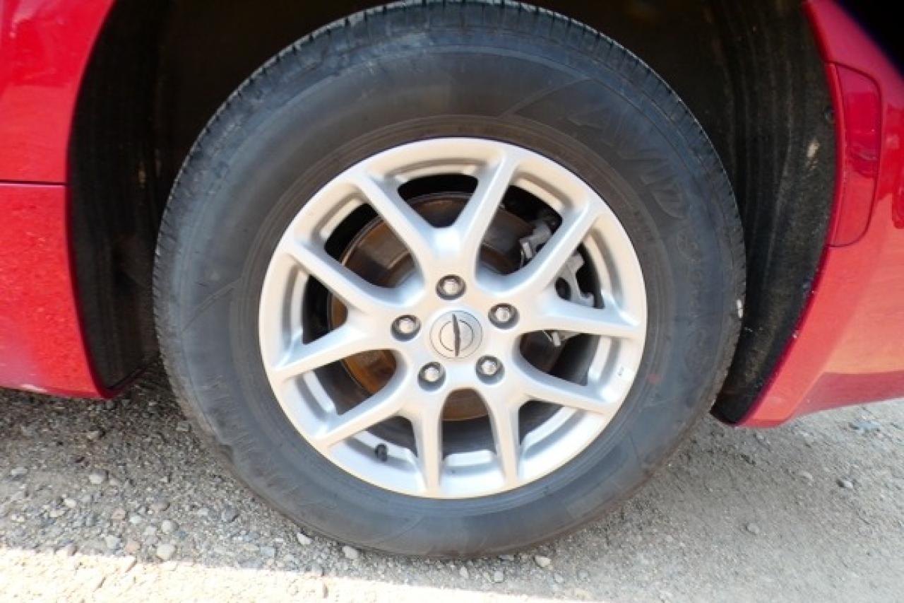 2024 Chrysler Pacifica Touring-L FWD w/Htd Leather, Htd wheel, BUC - Photo #16