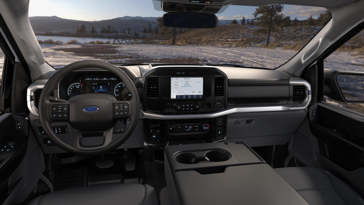 2022 Ford F-150 XL 2WD Reg Cab 8' Box Photo5