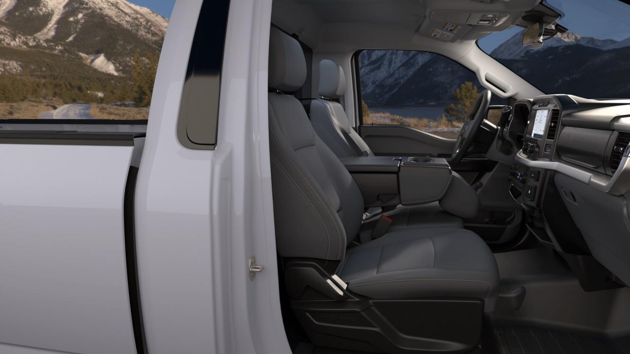 2022 Ford F-150 XL 2WD Reg Cab 8' Box Photo5