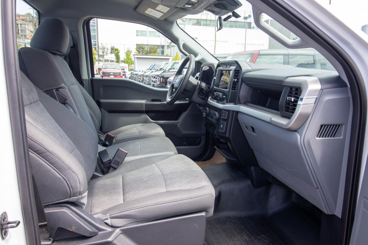 2022 Ford F-150 XL 2WD Reg Cab 8' Box Photo5
