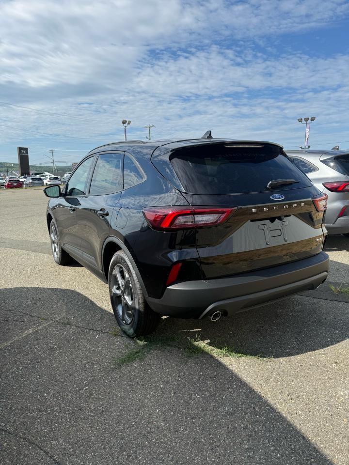 2025 Ford Escape ST-Line Photo5