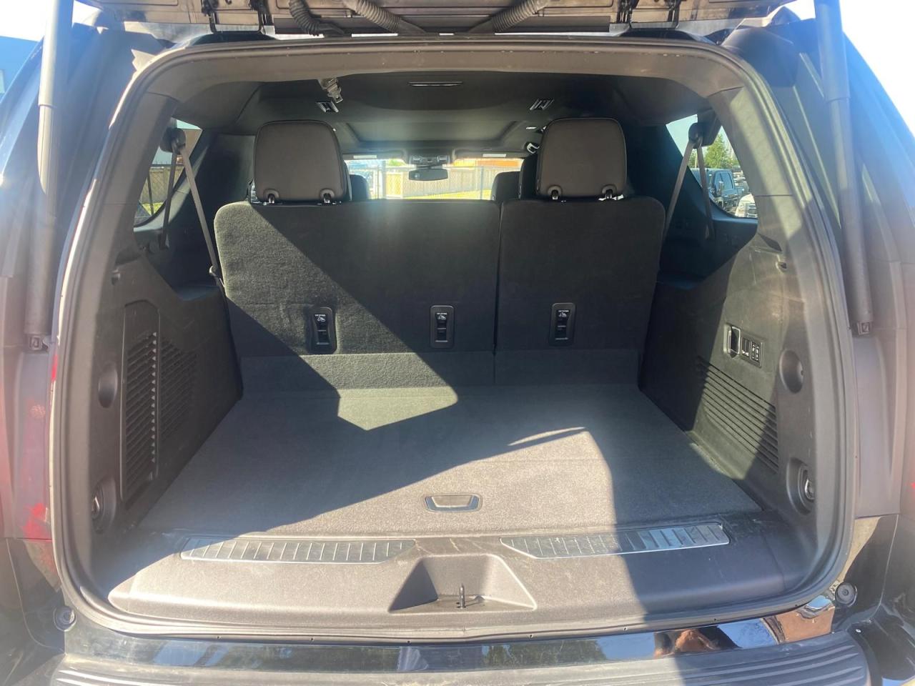 2023 GMC Yukon XL Denali - Photo #19