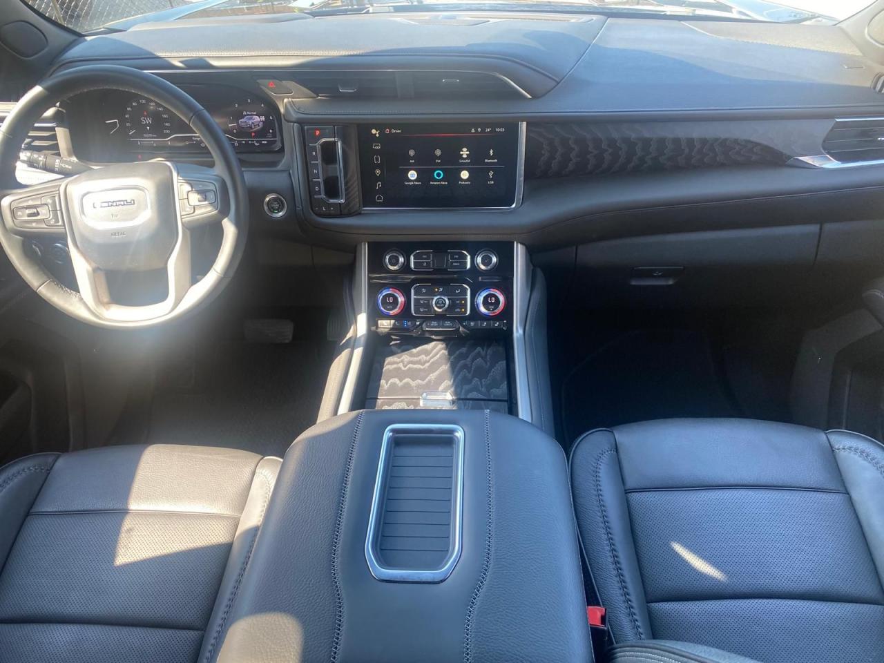 2023 GMC Yukon XL Denali - Photo #9
