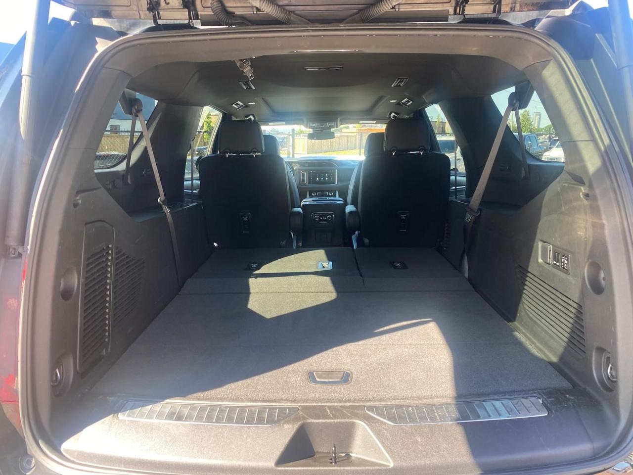 2023 GMC Yukon XL Denali - Photo #18