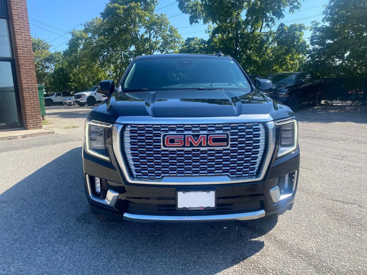 2023 GMC Yukon XL Denali - Photo #6