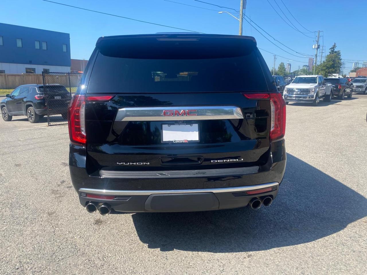 2023 GMC Yukon XL Denali - Photo #4