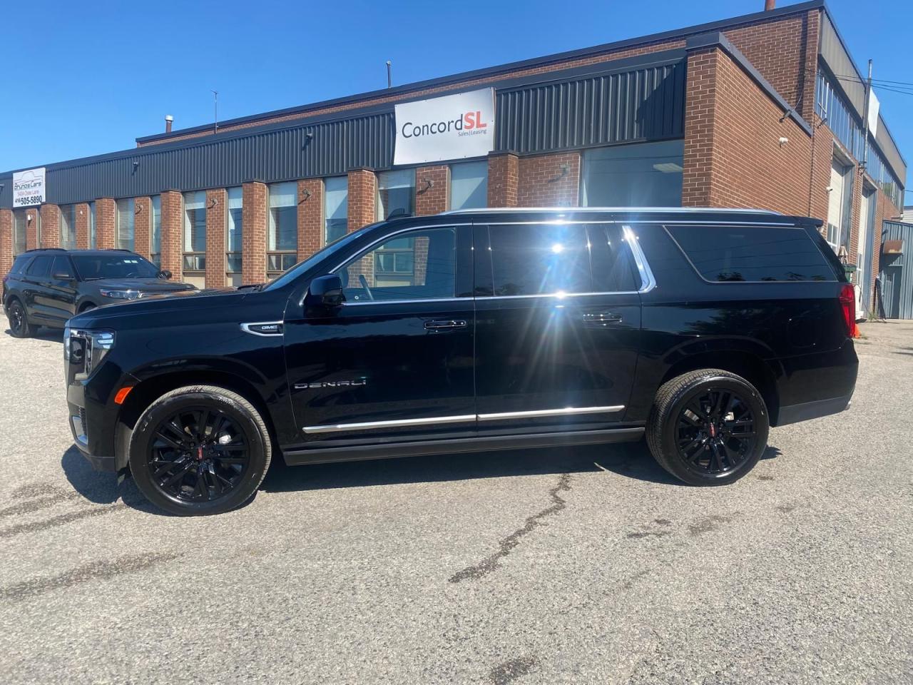 2023 GMC Yukon XL Denali - Photo #3