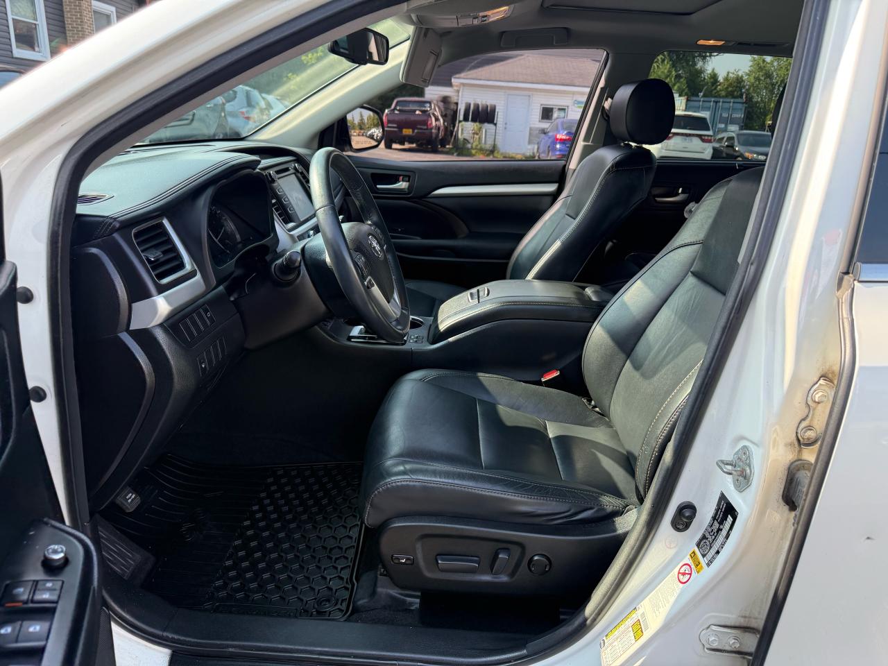 2016 Toyota Highlander XLE Photo13