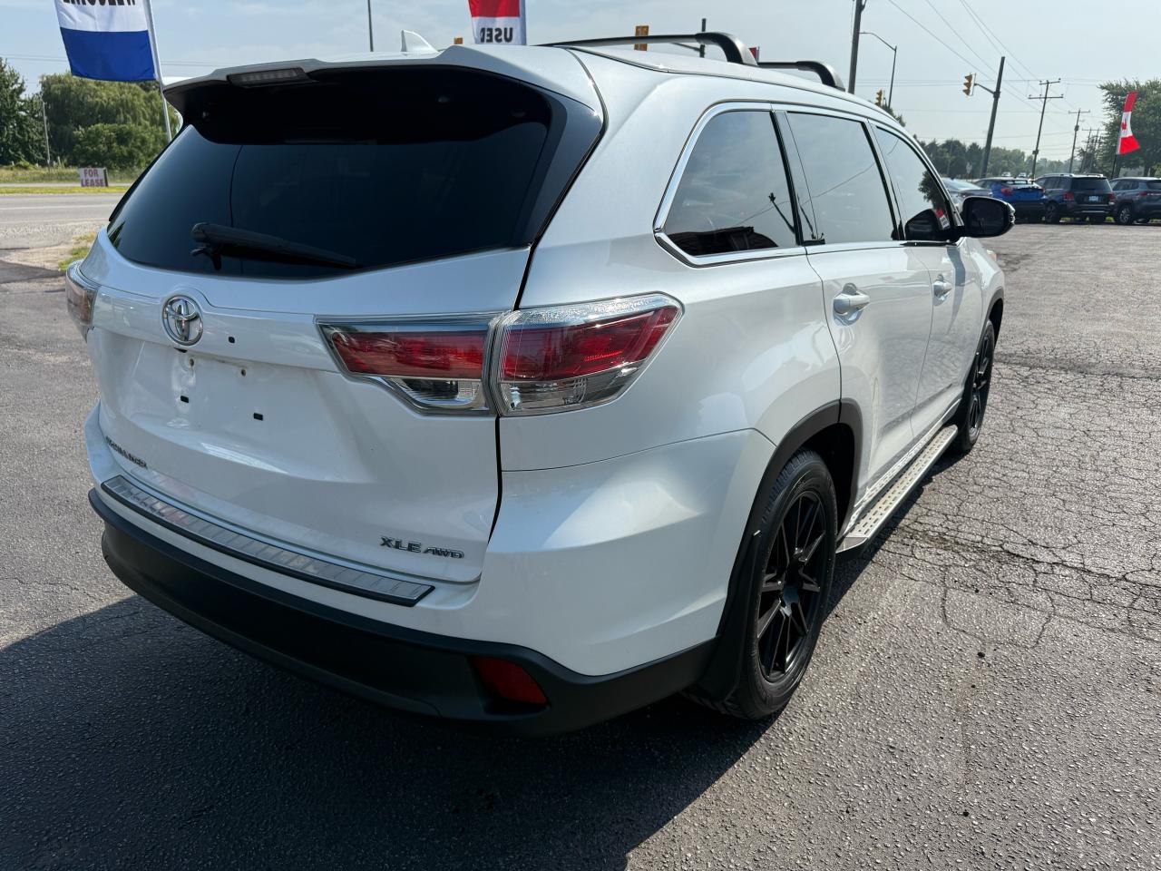 2016 Toyota Highlander XLE Photo3