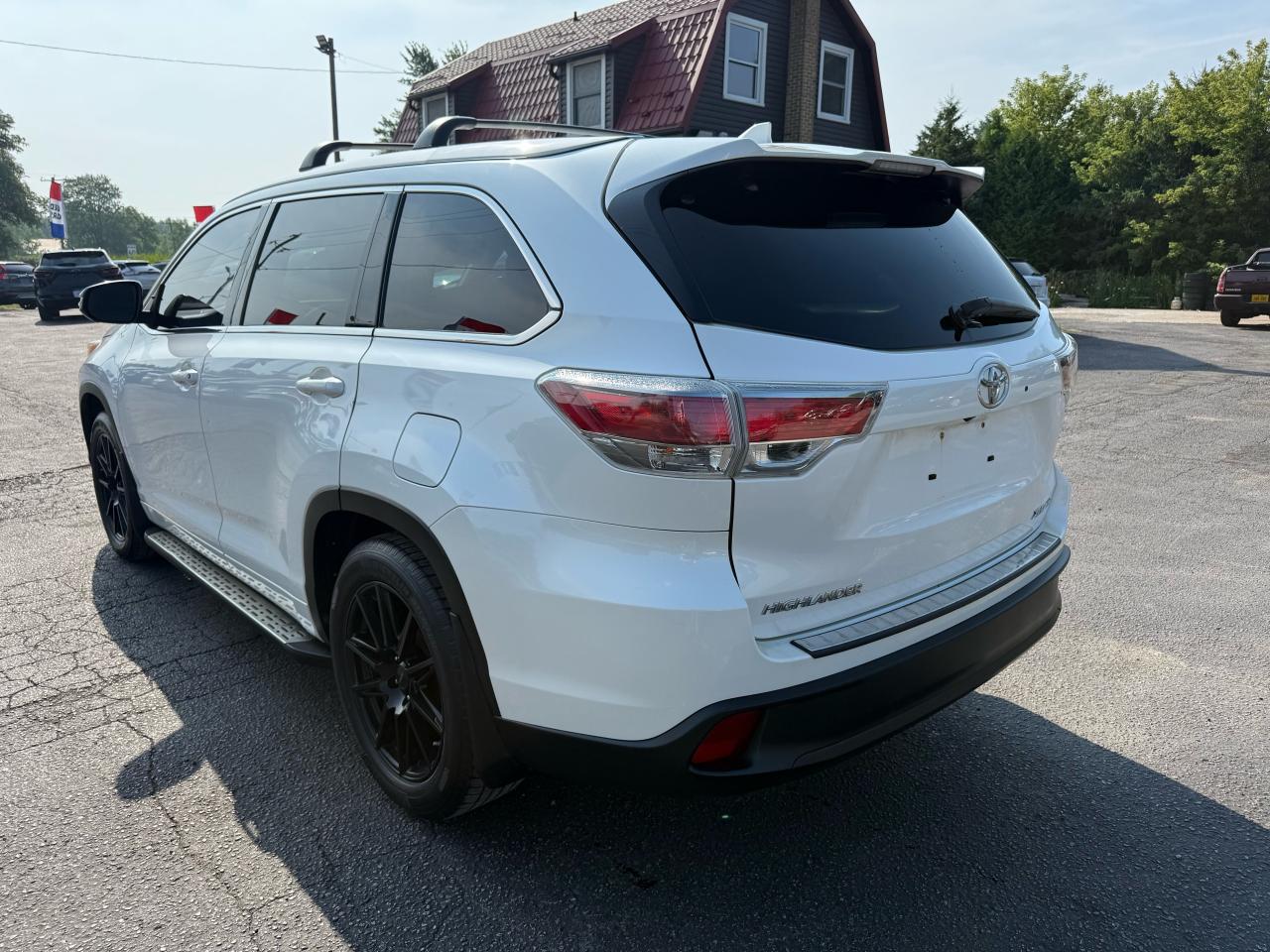 2016 Toyota Highlander XLE Photo5