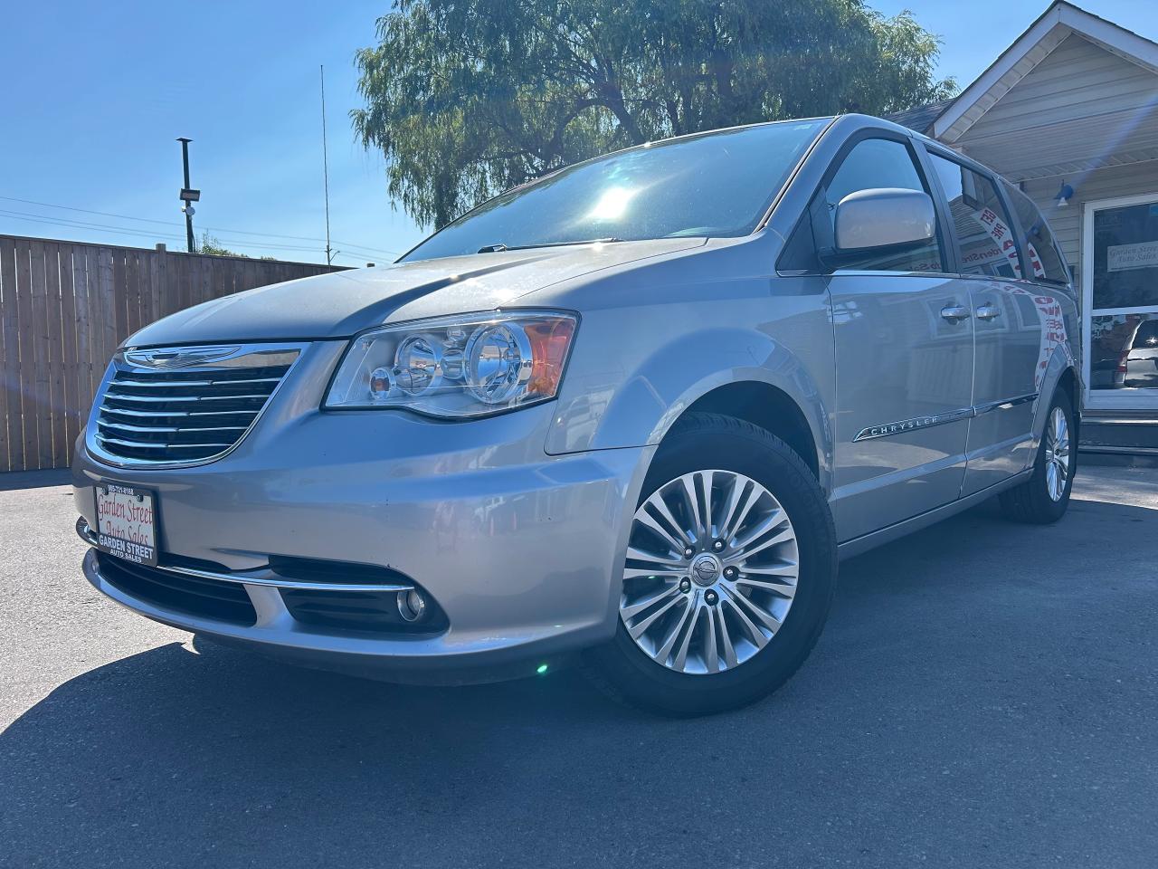 Used 2016 Chrysler Town & Country 4dr Wgn Touring w/Leather for sale in Oshawa, ON