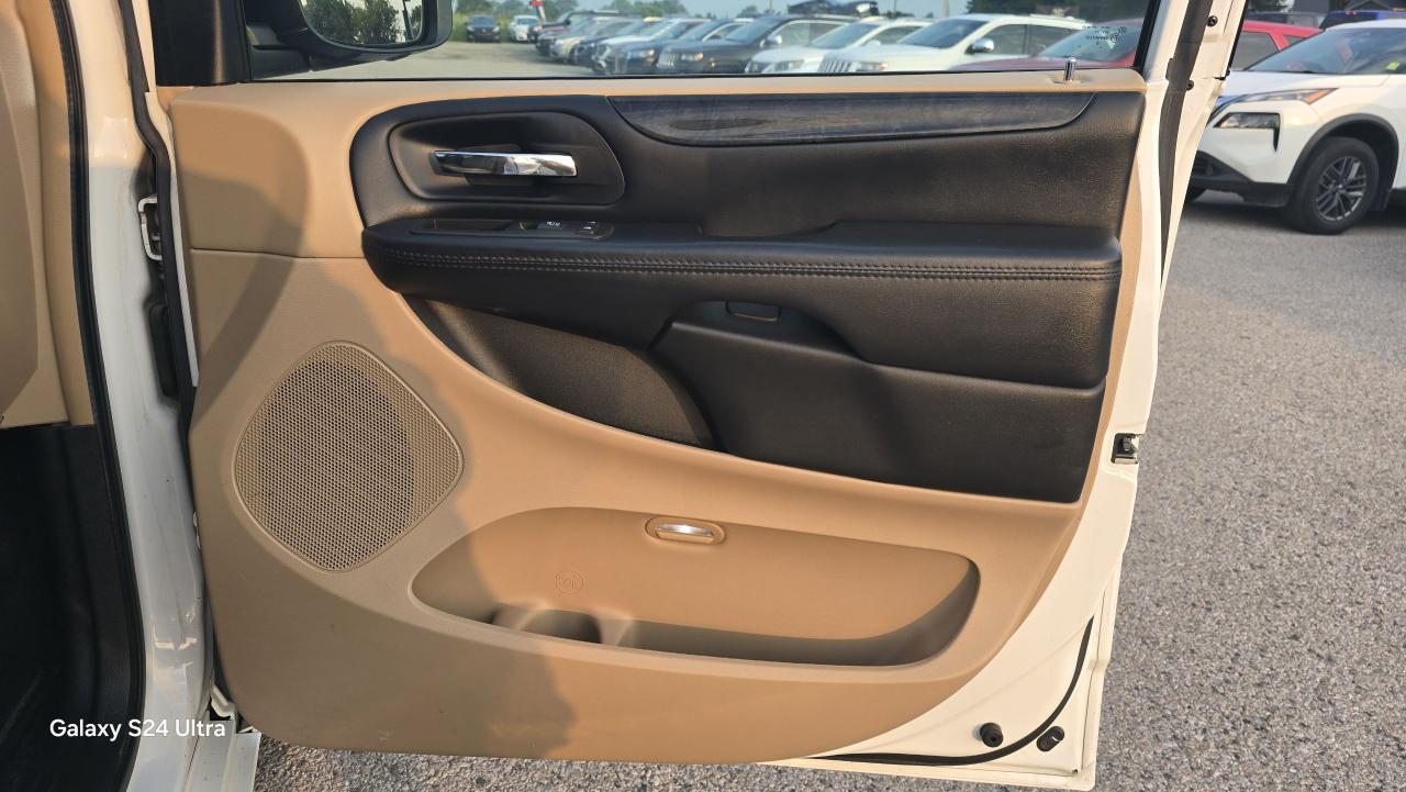 2016 Dodge Grand Caravan Crew - Photo #12