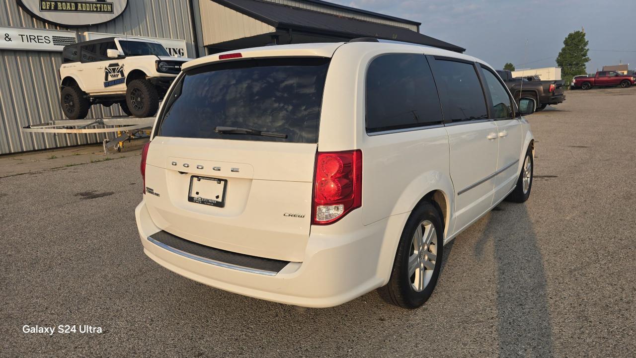 2016 Dodge Grand Caravan Crew Photo4