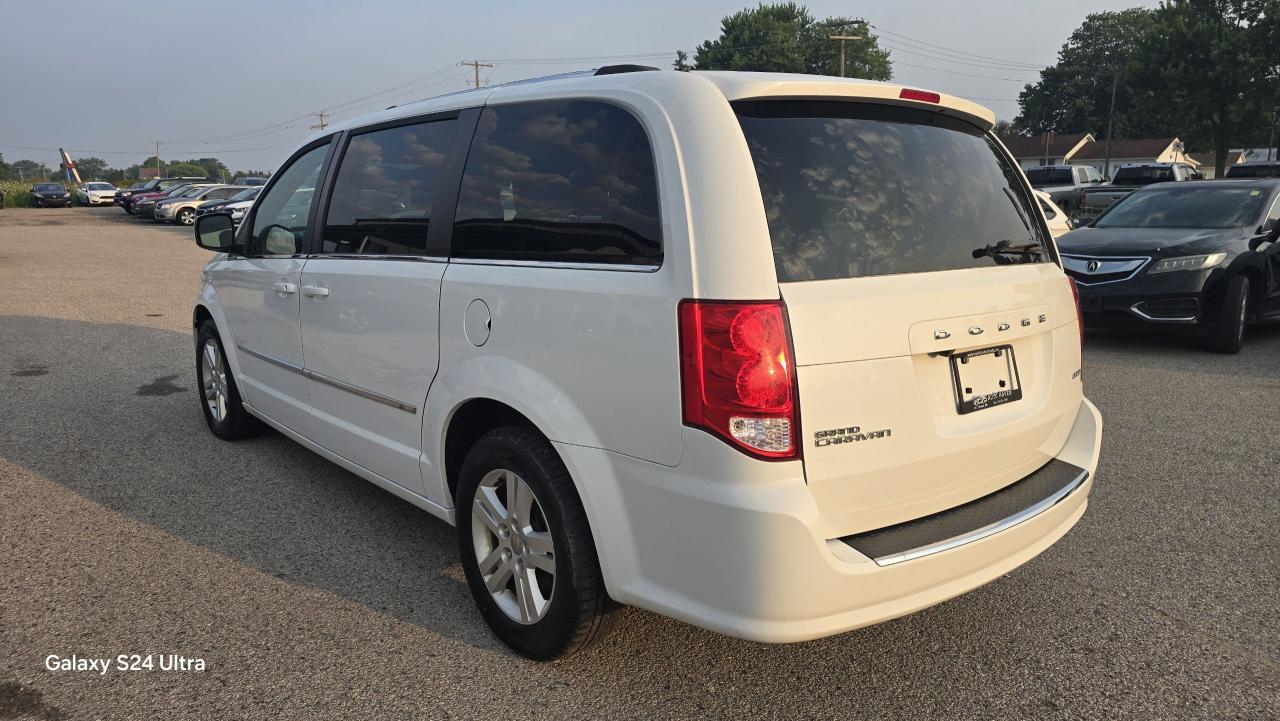 2016 Dodge Grand Caravan Crew Photo2