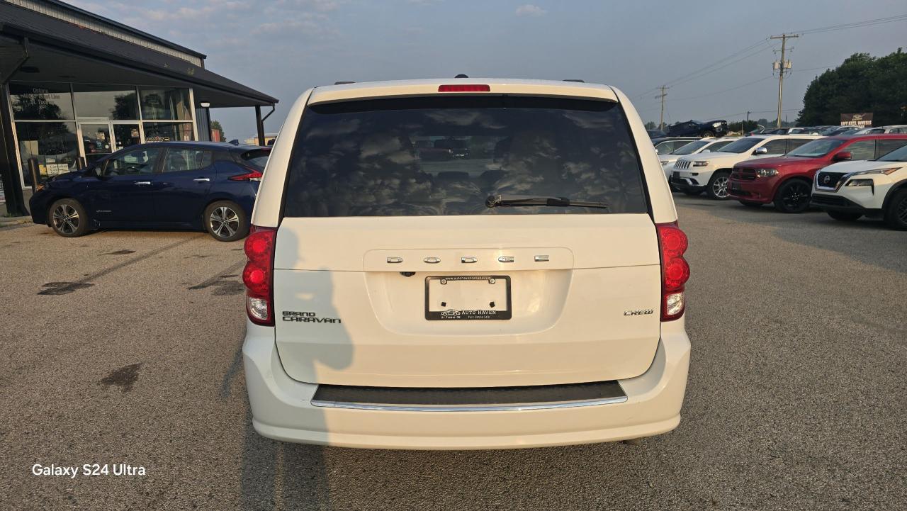 2016 Dodge Grand Caravan Crew - Photo #4