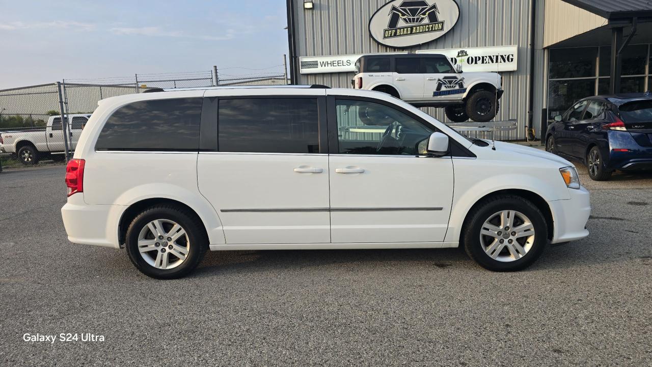 2016 Dodge Grand Caravan Crew - Photo #6
