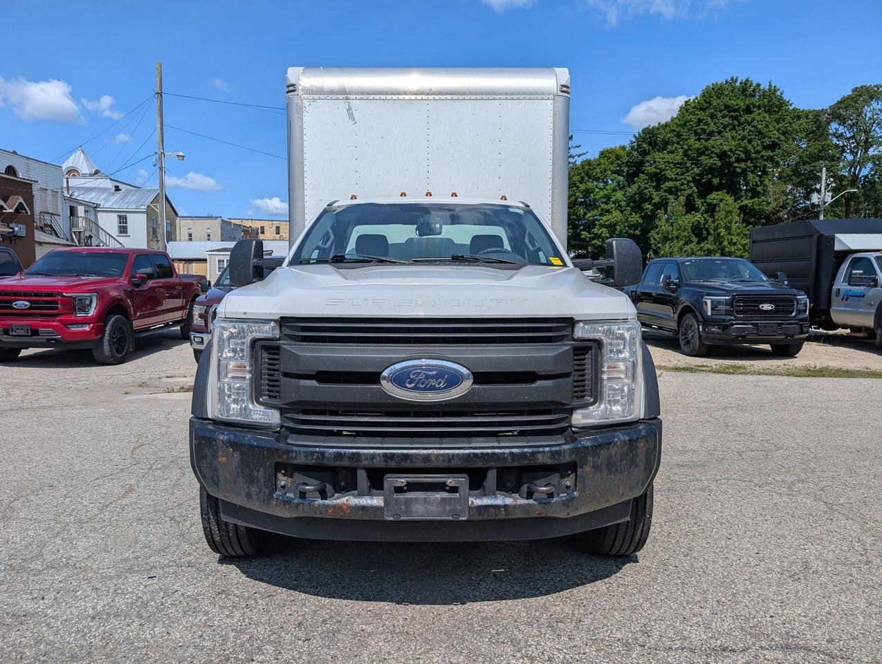 2017 Ford F-450 XL 2WD Box Truck 120" WB Photo2
