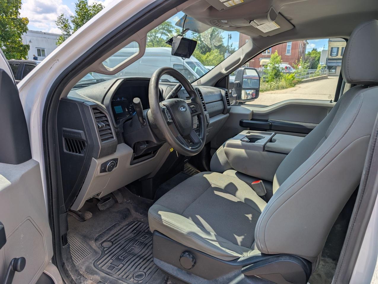 2017 Ford F-450 XL 2WD Box Truck 120" WB Photo