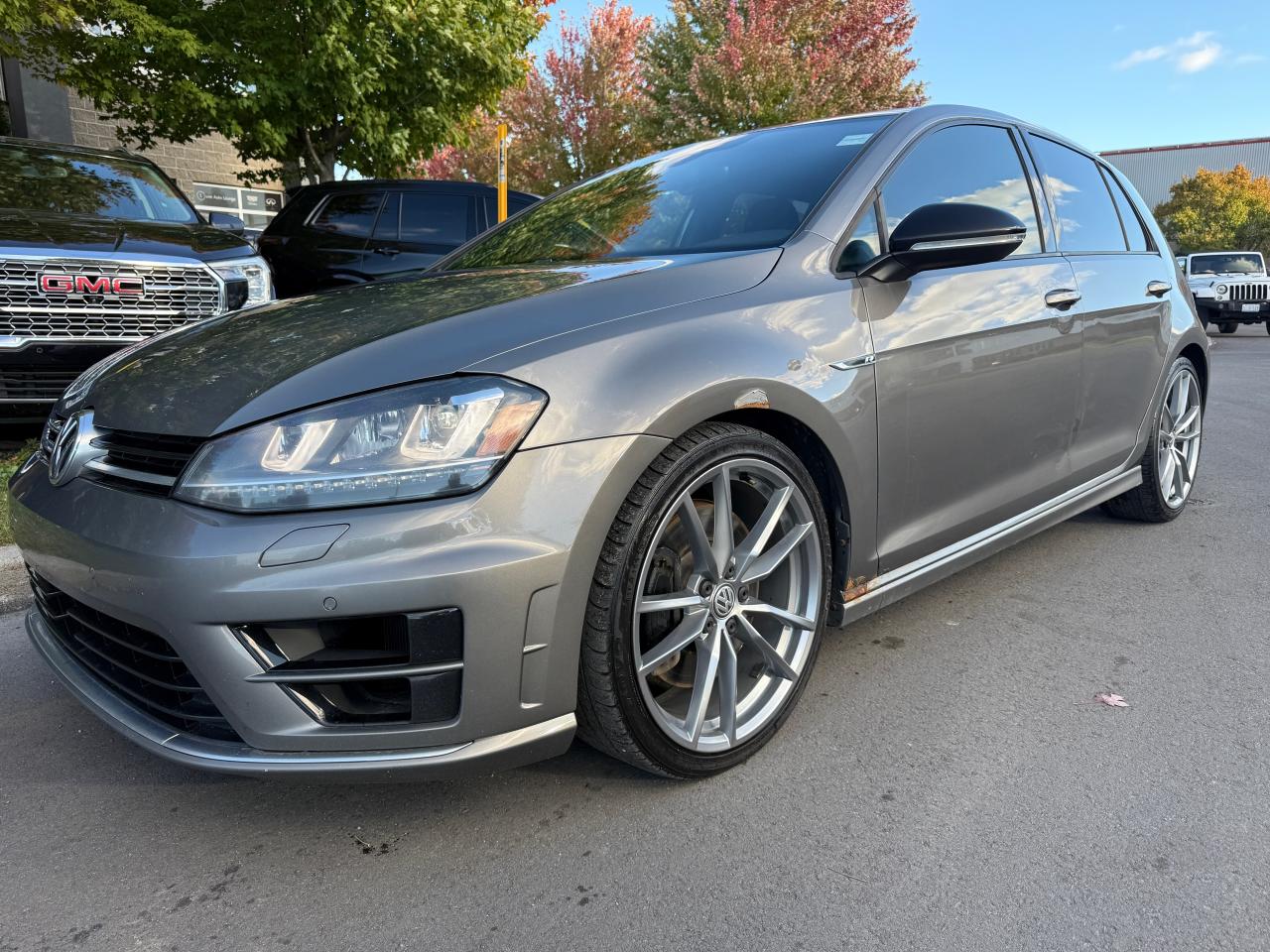 2017 Volkswagen Golf R w/DCC & Navigation | AWD | LEATHER | CARPLAY Photo2