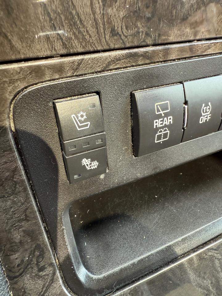 2012 GMC Acadia Denali | CAPTAIN'S CHAIRS! | LOADED!! - Photo #24