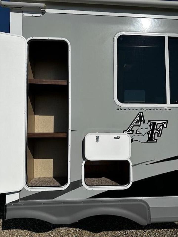 2020 Arctic Fox North Fork 25Y 