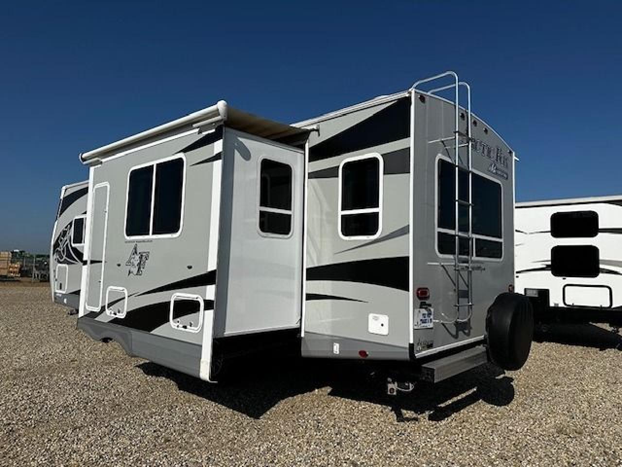 2020 Arctic Fox North Fork 25Y 