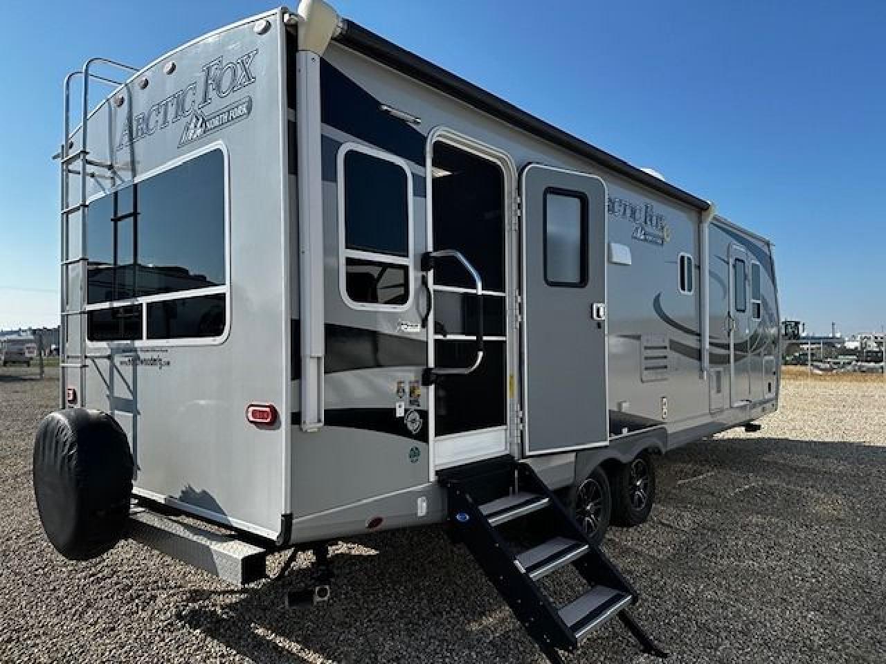 2020 Arctic Fox North Fork 25Y 