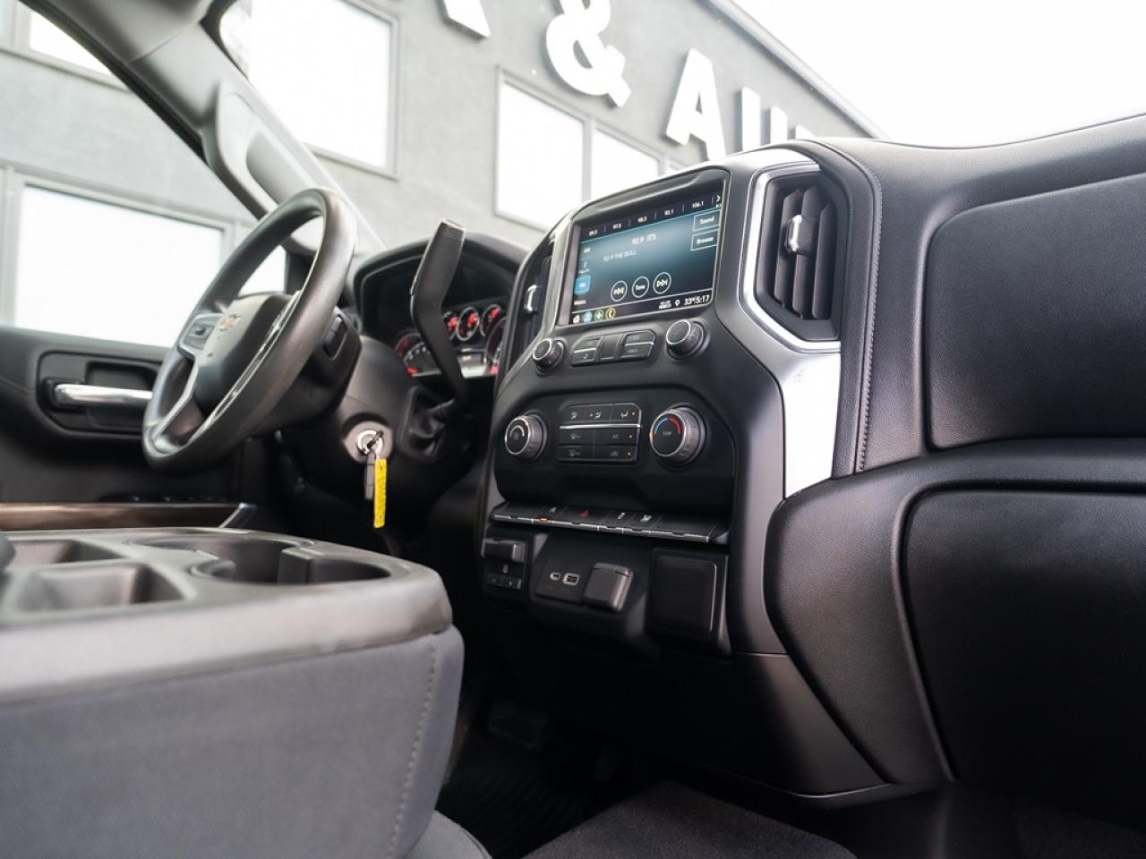 2019 Chevrolet Silverado 1500 LT CREW CAB 4X4 Photo41