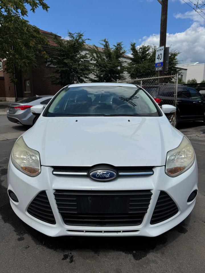 2014 Ford Focus SE Hatchback | CERTFIED | NO ACCIDENTS - Photo #2
