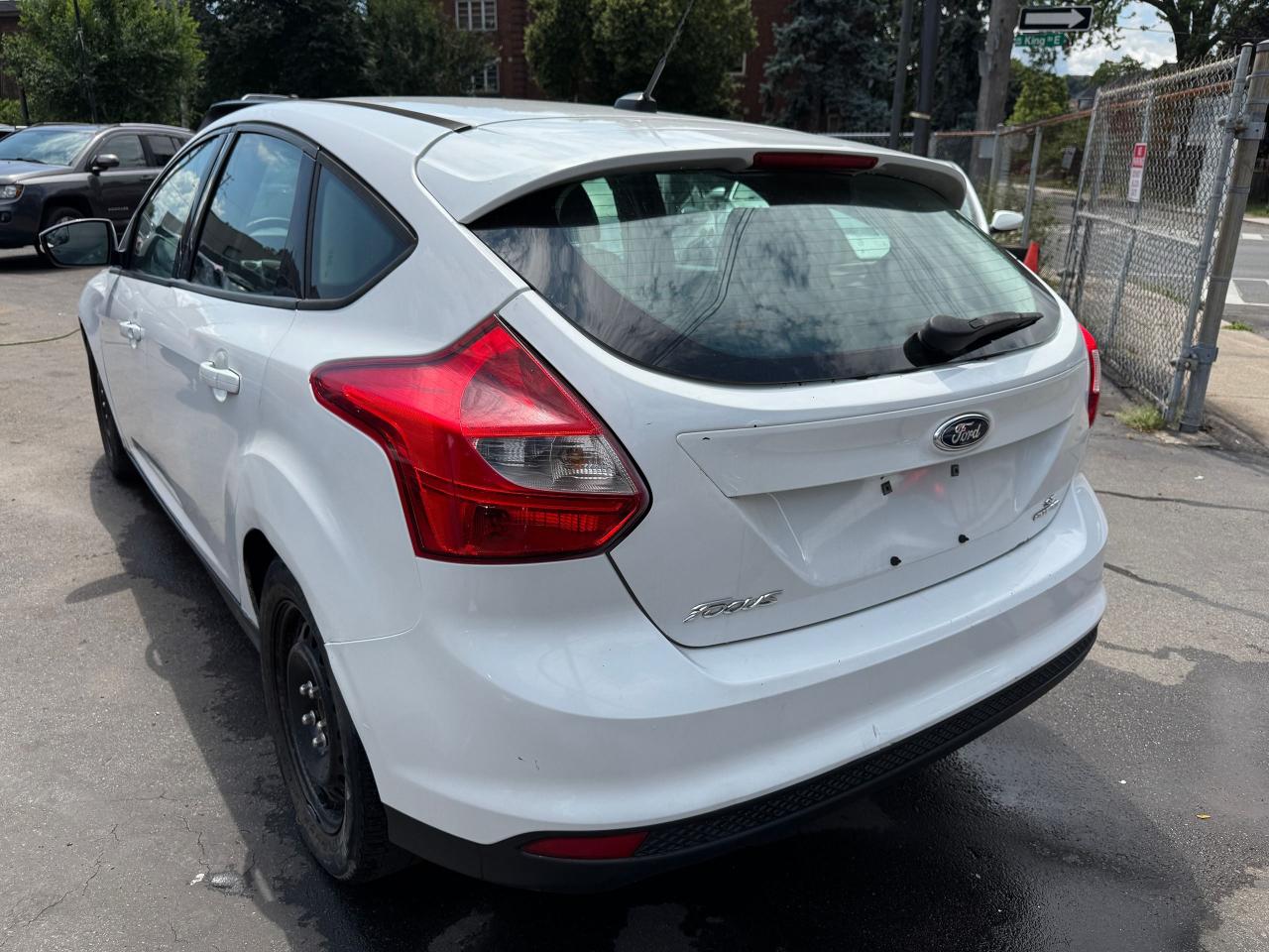2014 Ford Focus SE Hatchback | CERTFIED | NO ACCIDENTS - Photo #6