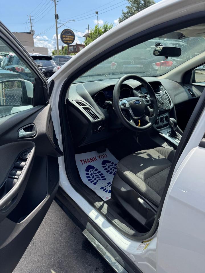 2014 Ford Focus SE Hatchback | CERTFIED | NO ACCIDENTS - Photo #8