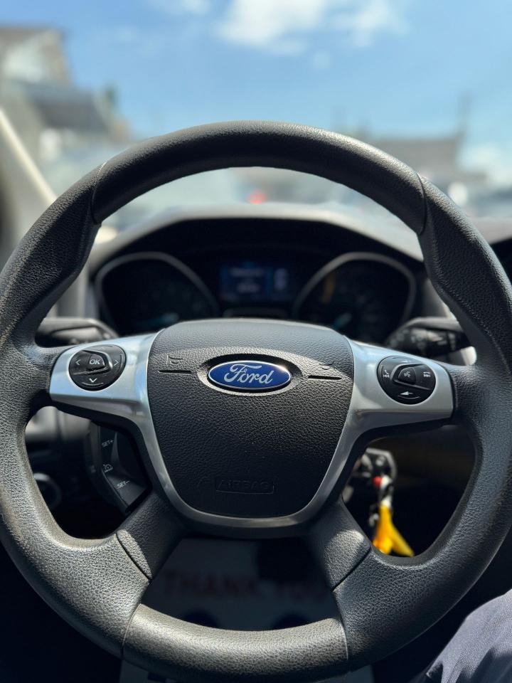 2014 Ford Focus SE Hatchback | CERTFIED | NO ACCIDENTS - Photo #11