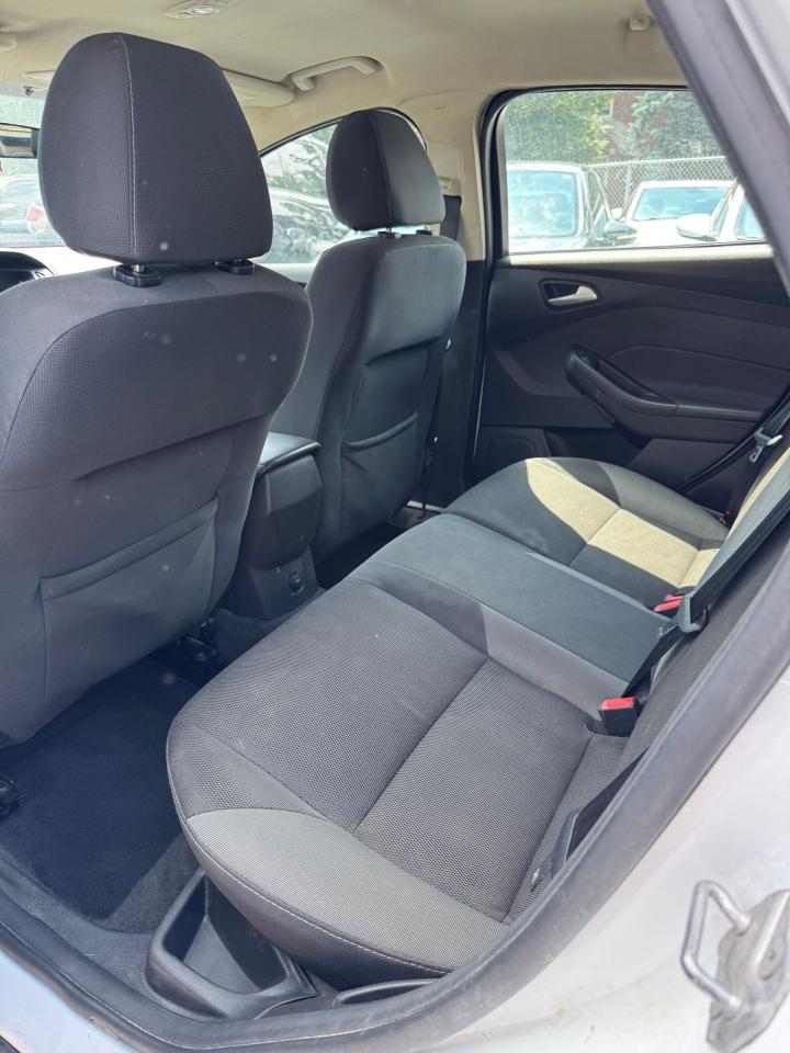 2014 Ford Focus SE Hatchback | CERTFIED | NO ACCIDENTS - Photo #12