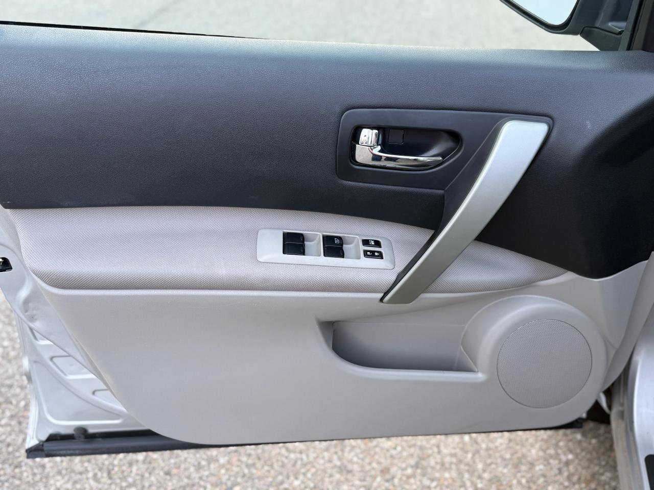 2012 Nissan Rogue SV - Photo #9