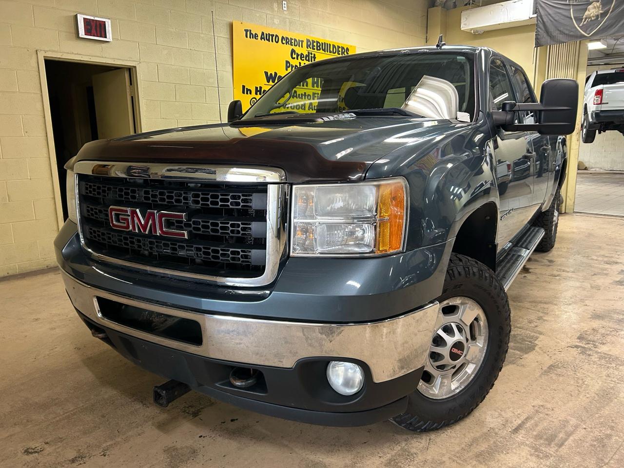 Used 2011 GMC Sierra 2500 SLE for sale in Windsor, ON