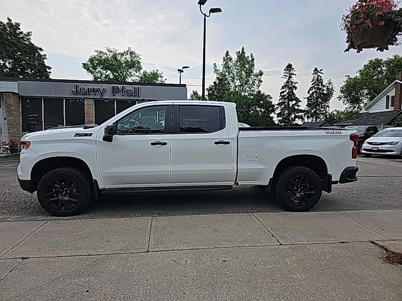 2024 Chevrolet Silverado 1500 LT Trail Boss LEATHER, POWER SUNROOF Photo