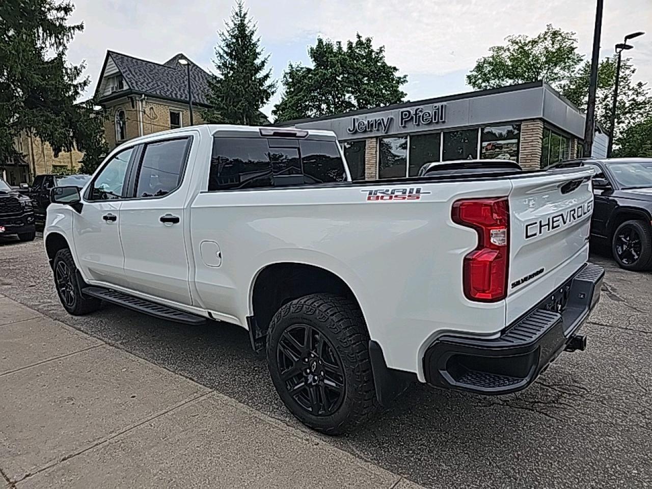 2024 Chevrolet Silverado 1500 LT Trail Boss LEATHER, POWER SUNROOF Photo