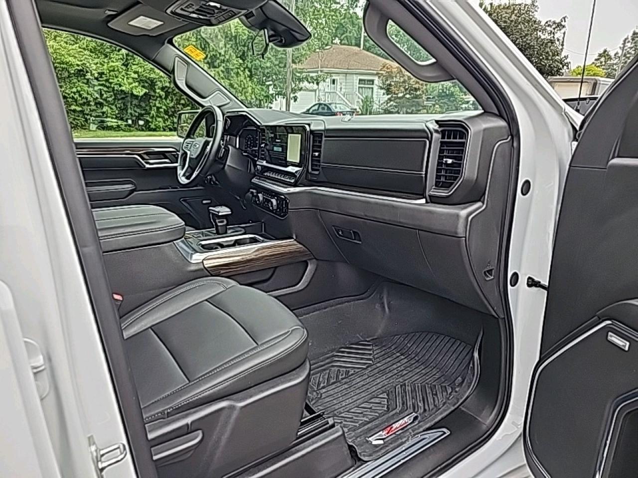 2024 Chevrolet Silverado 1500 LT Trail Boss LEATHER, POWER SUNROOF Photo