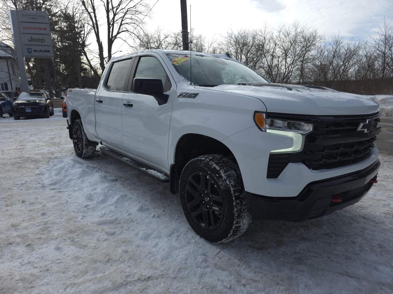 2024 Chevrolet Silverado 1500 LT Trail Boss LEATHER, POWER SUNROOF Photo2