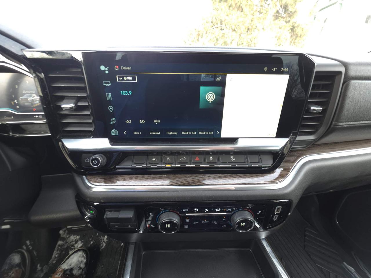 2024 Chevrolet Silverado 1500 LT Trail Boss LEATHER, POWER SUNROOF Photo