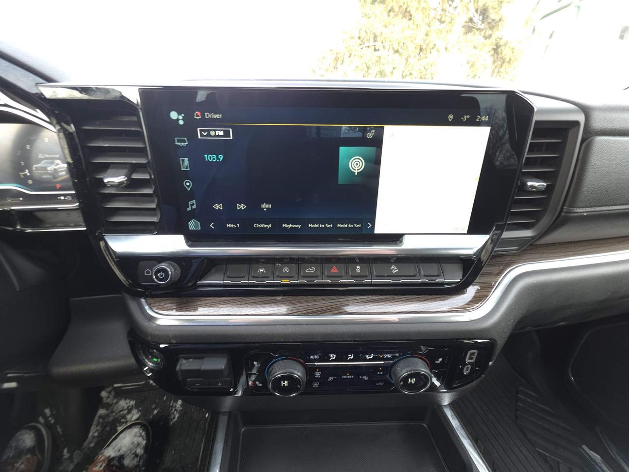 2024 Chevrolet Silverado 1500 LT Trail Boss LEATHER, POWER SUNROOF Photo