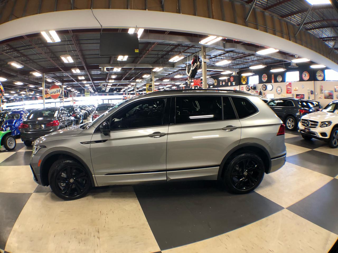 2023 Volkswagen Tiguan COMFORTLINE R-LINE B/EDITION AWD LEATHER PAN/ROOF Photo3