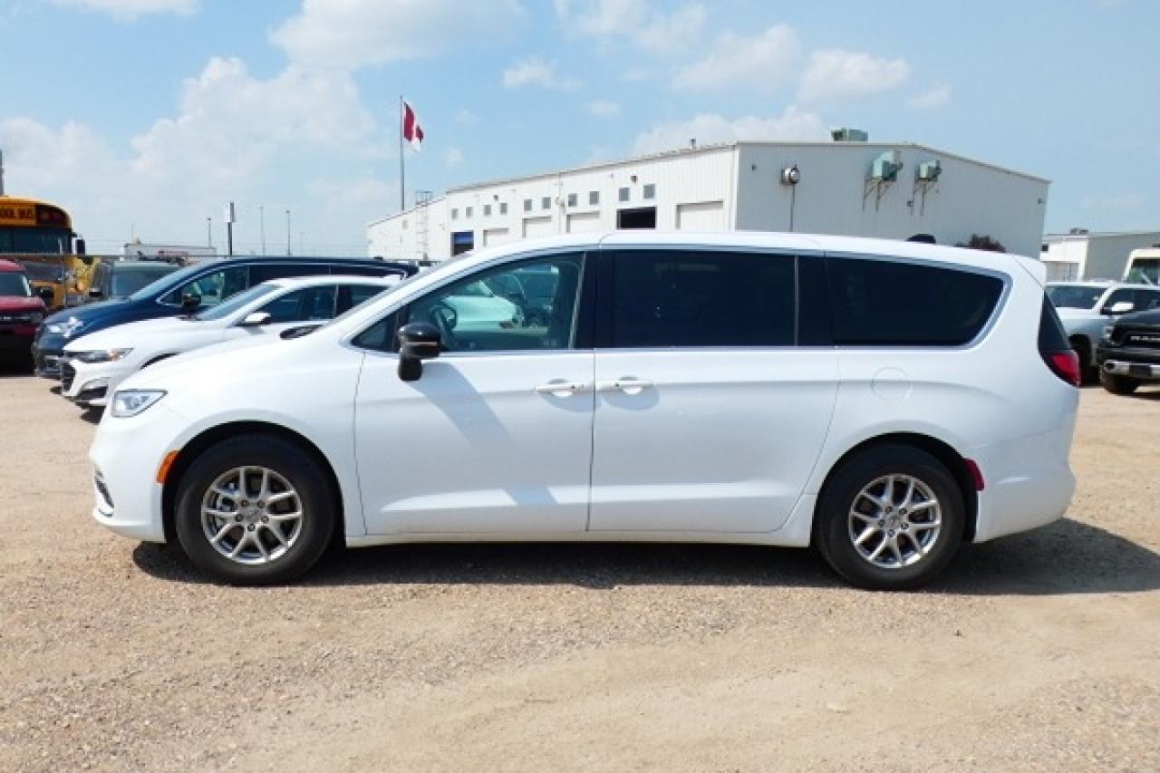 2024 Chrysler Pacifica Touring-L FWD w/Htd Leather, Htd wheel, BUC