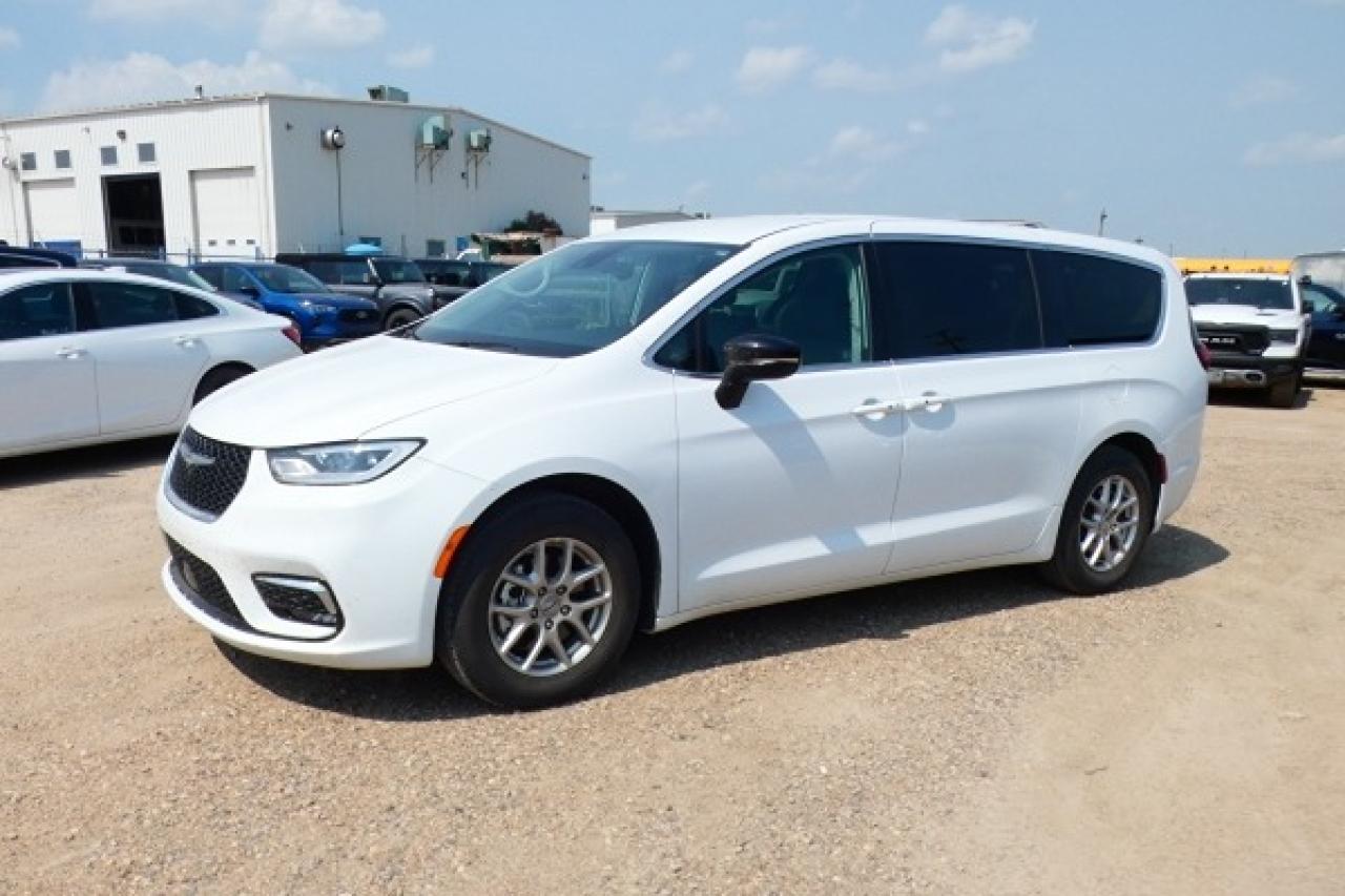 2024 Chrysler Pacifica Touring-L FWD w/Htd Leather, Htd wheel, BUC - Photo #2