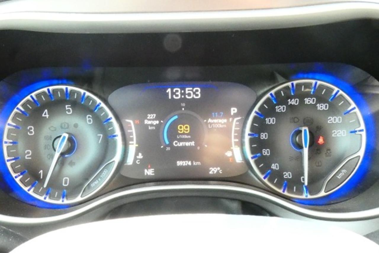 2024 Chrysler Pacifica Touring-L FWD w/Htd Leather, Htd wheel, BUC - Photo #13