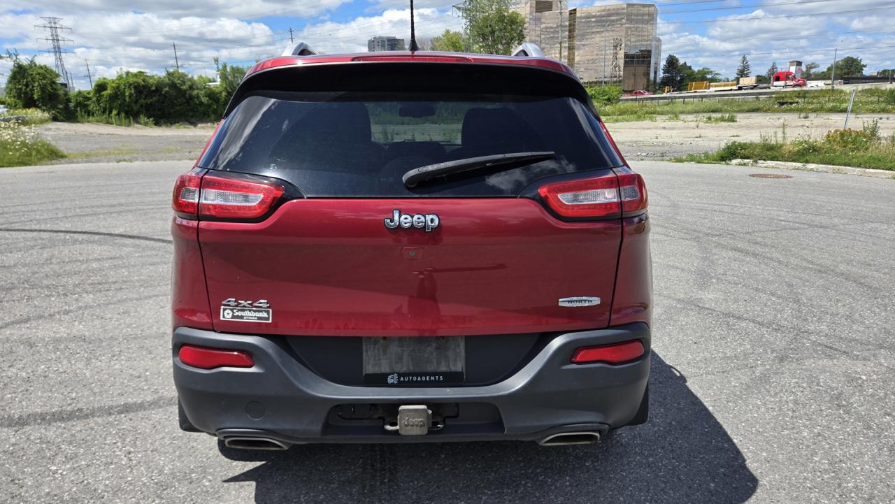 2015 Jeep Cherokee Latitude 4WD - Photo #4