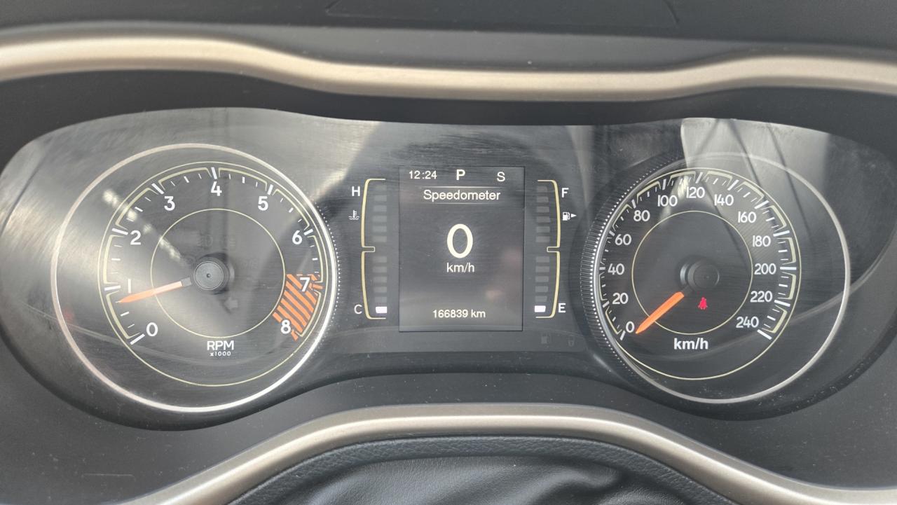 2015 Jeep Cherokee Latitude 4WD - Photo #12
