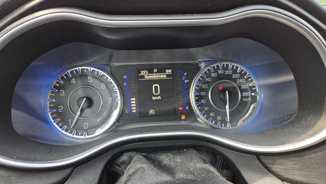 2015 Chrysler 200 Limited - Photo #9